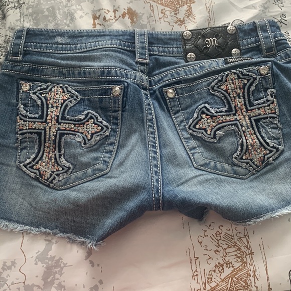 SIZE 28 MISS ME SHORTS 💕💕 - Picture 2 of 5